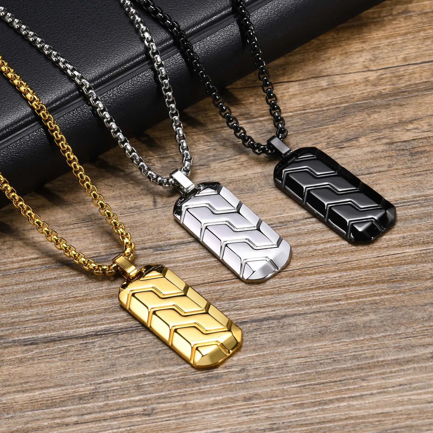 Cool Tire Pattern Necklace