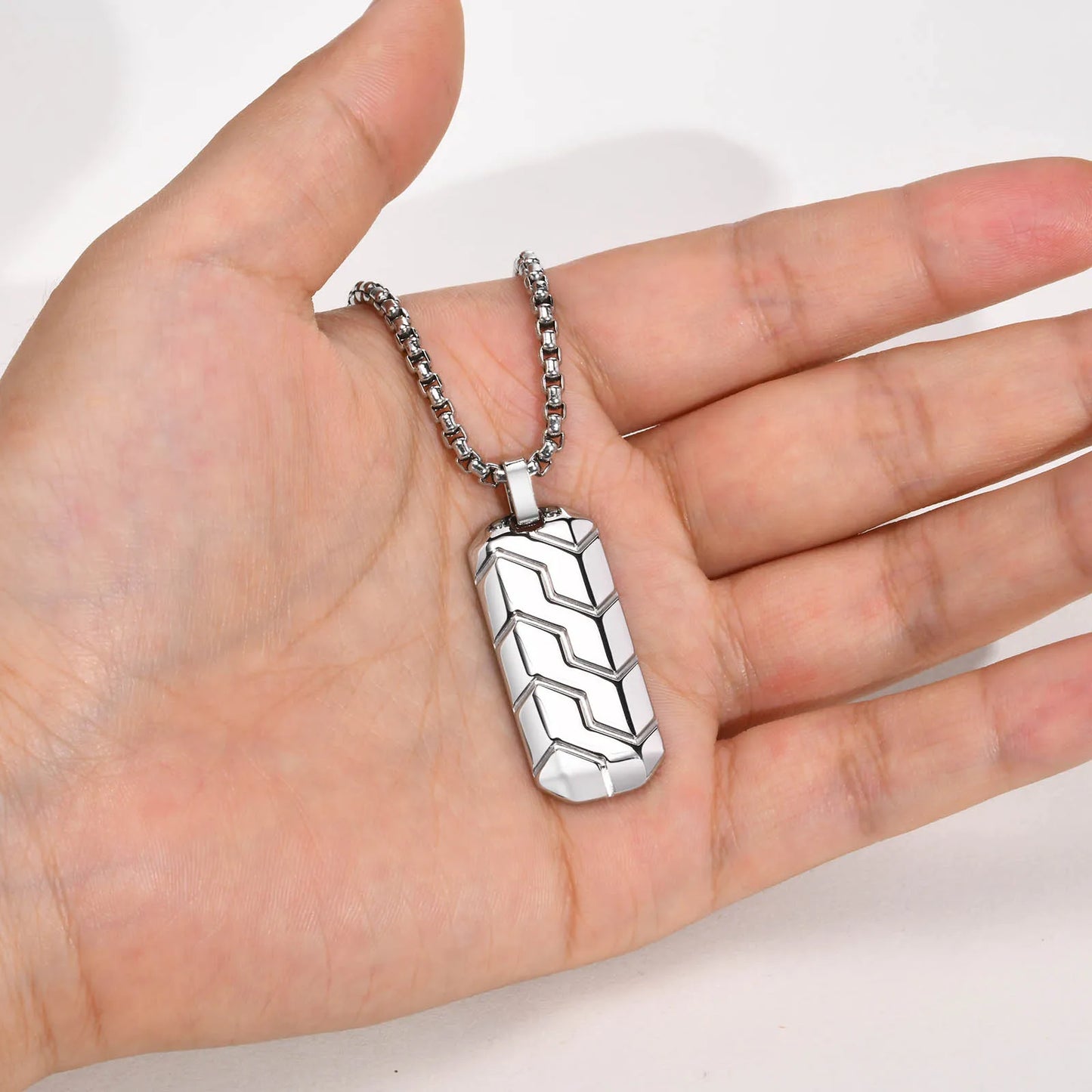 Cool Tire Pattern Necklace