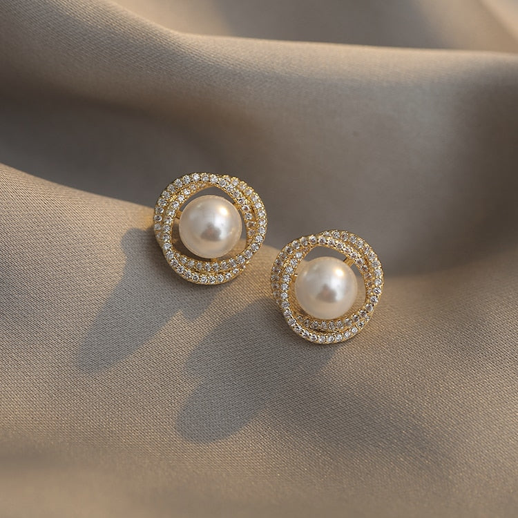 unusual geometric whirlpool shape pearl Earrings